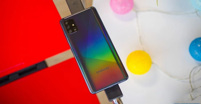 Dân tình dậy sóng khi Galaxy A51 là điện thoại Android bán chạy nhất thế giới chứ không phải ai khác