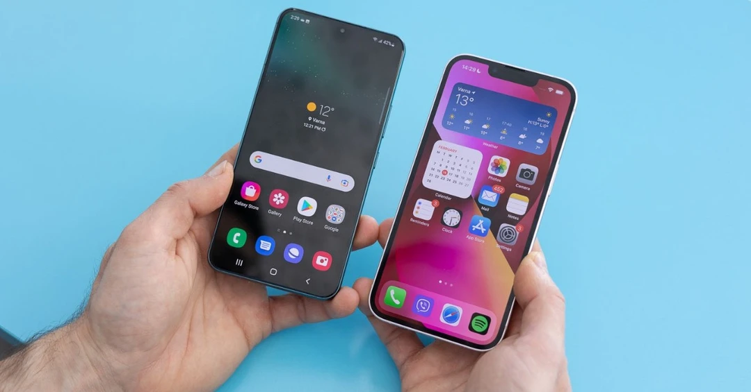 So sánh màn hình Samsung S22 và iPhone 13: Có gì khác biệt?