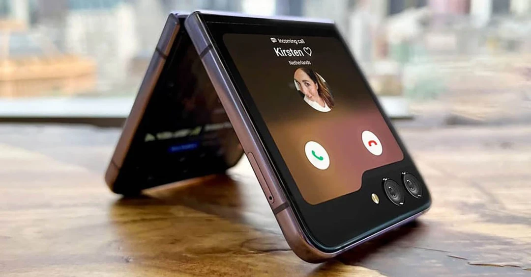 Galaxy Z Flip 5 sẵn sàng đối đầu với Motorola Razr Plus trong những hình ảnh thực tế mới bị rò rỉ