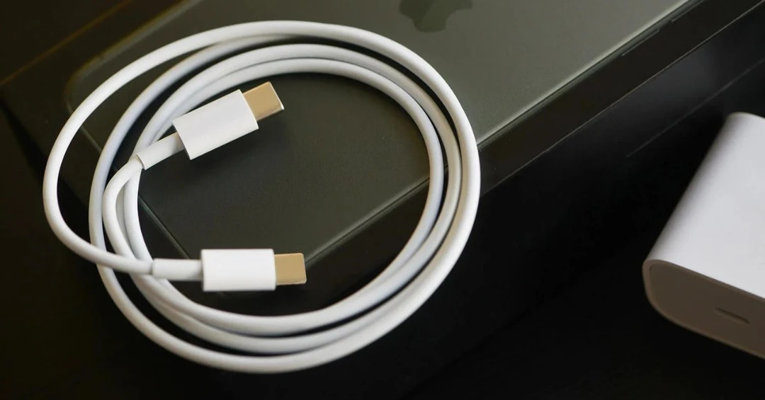 iPhone 14 Pro Max dùng sạc gì? Sạc nhanh có an toàn không?