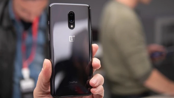 So sánh OnePlus 7 và OnePlus 6T: Giá tốt hơn, nâng cấp hữu ích hơn