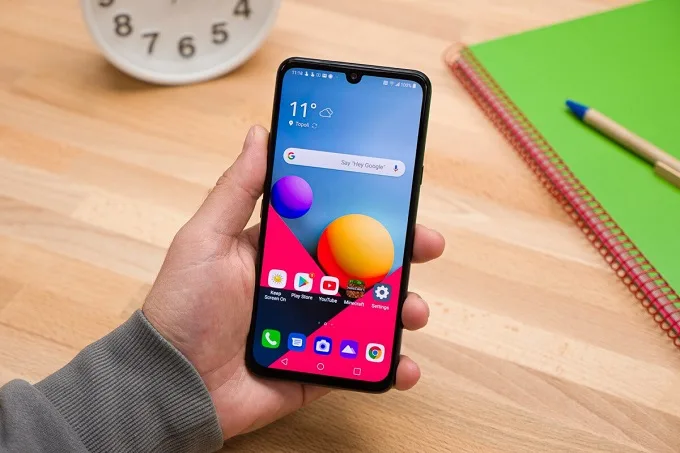 Notch giọt nước có camera selfie đơn của LG G8x