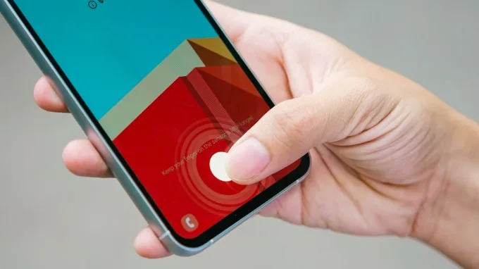 Galaxy S23 FE được trang bị cảm biến vân tay quang học ẩn dưới màn hình