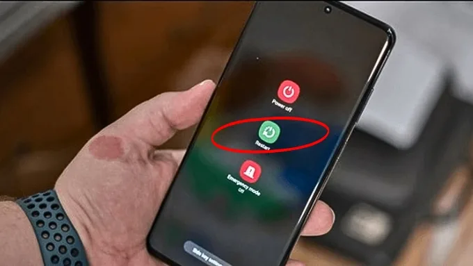Khởi động lại điện thoại Samsung bị lỗi bàn phím