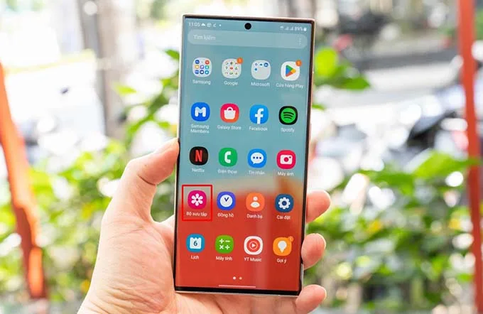 Truy cập vào ứng dụng “Bộ sưu tập” trên điện thoại và mở tấm ảnh cần tách nền lên