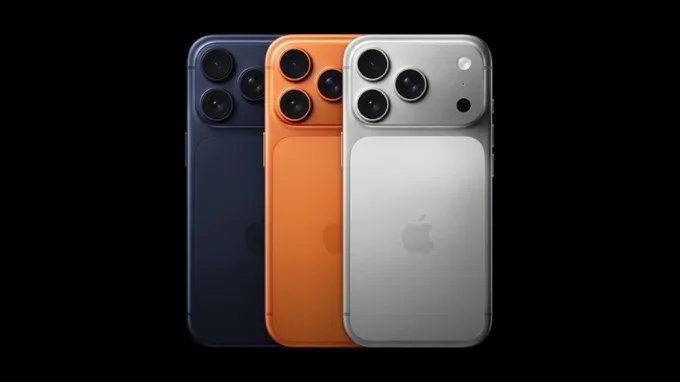 iPhone 17 Pro Max có 3 màu chính thức, bao gồm Bạc (Silver), Cam Vũ Trụ (Cosmic Orange) và Xanh đậm (Deep Blue)