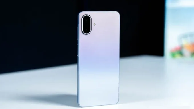 Galaxy A07 5G mang phong cách thiết kế quen thuộc của dòng A-series với thân máy nhựa