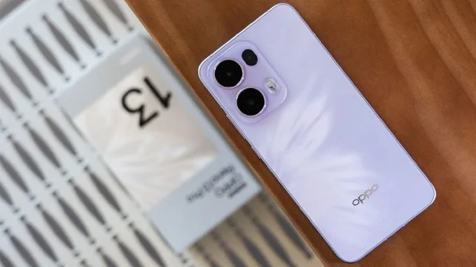 So sánh thiết kế Oppo Reno 13 Pro và Galaxy S25 cũ