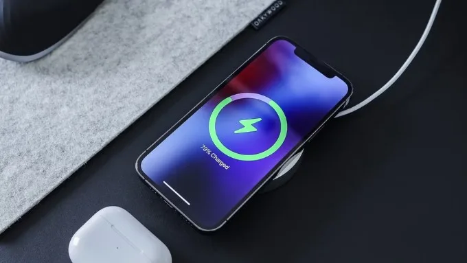 Khắc phục lỗi iPhone 12 cũ mau hết pin
