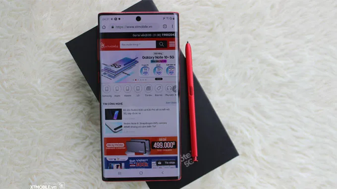 Camera selfie của Note 10 nằm ở ngay trung tâm