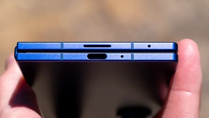 Galaxy Z Fold 7 với pin 4.400mAh được tối ưu để duy trì 1 ngày sử dụng dù sở hữu màn hình lớn và chế độ đa nhiệm liên tục