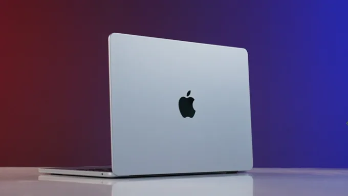 MacBook Air M4 tiếp tục duy trì ngôn ngữ thiết kế tối giản đặc trưng của Apple với khung nhôm cao cấp