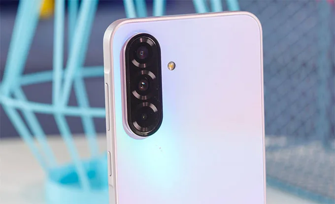 Samsung Galaxy A36 5G được trang bị bộ ba camera linh hoạt với AI mạnh mẽ