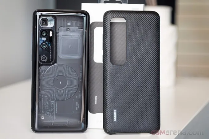 Xiaomi Mi 10 Ultra sở hữu thiết kế nhỏ gọn cùng mặt lưng trong suốt ấn tượng