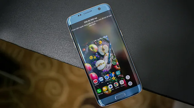 Galaxy-S7-Edge-so-huu-vien-pin-3.600_mAh-XTMobile
