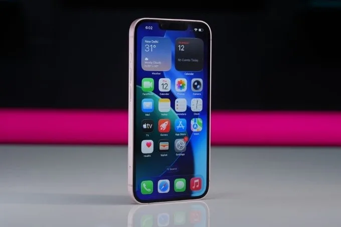 man-hinh-hien-thi-cua-iphone-17e-xtmobile_1