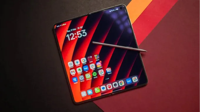 Một điểm cộng lớn là cả hai màn hình đều hỗ trợ cảm ứng bằng bút AI Magic Pen