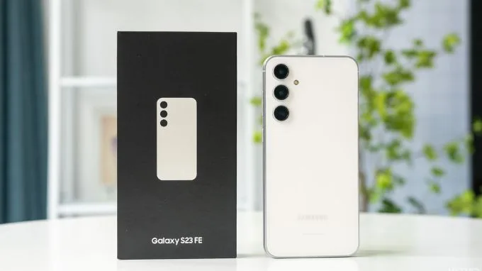 so sánh thiết kế Galaxy S25 FE và Galaxy S23 FE