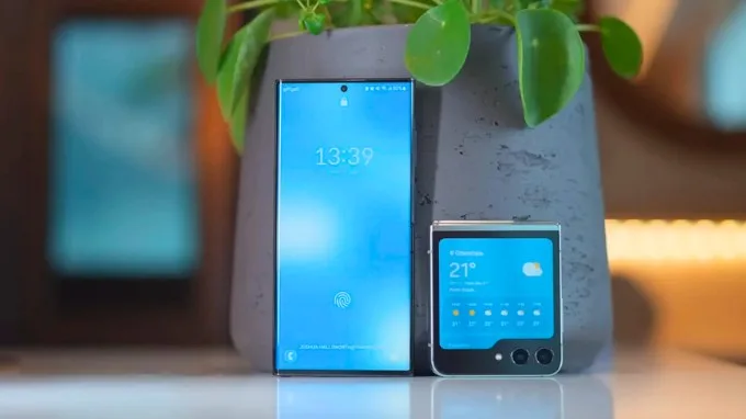 So sánh màn hình Samsung S24 Ultra và Samsung Z Flip 5