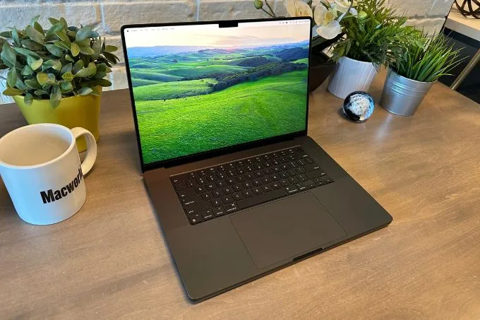 Apple 16-inch MacBook Pro (M4 Max, 2024)