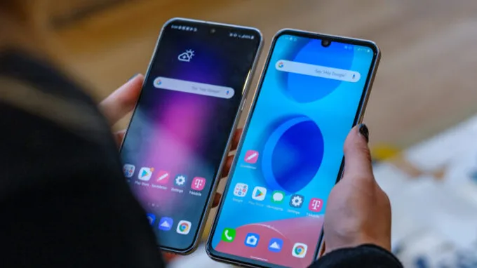 Giống như G8X, V60 ThinQ 5G cũng có màn hình kép Dual Screen và có thông số y như màn hình chính.