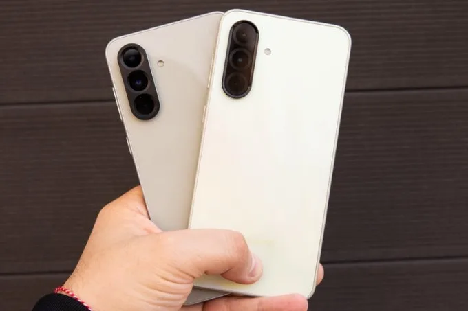 So sánh Galaxy A56 và Galaxy A36 về thiết kế