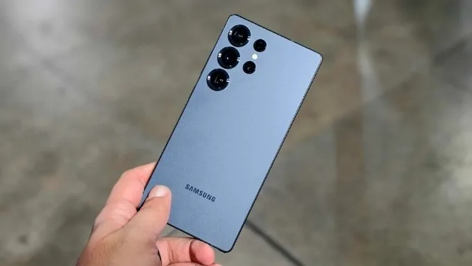 Thiết kế bên ngoài Galaxy S25 Ultra