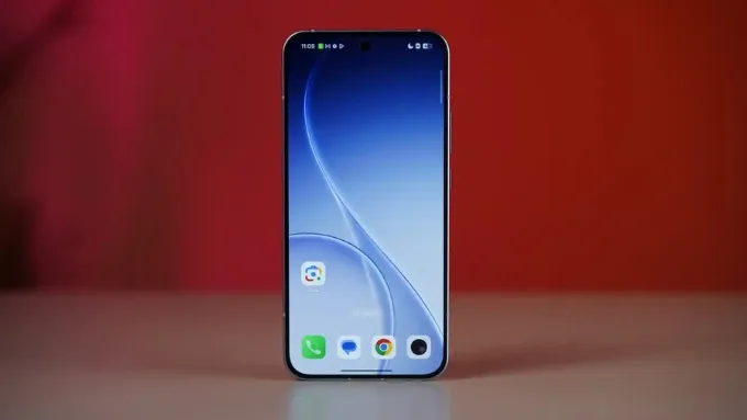 Oppo Reno 15 được trang bị màn hình AMOLED 6.59 inch với tần số quét 120Hz