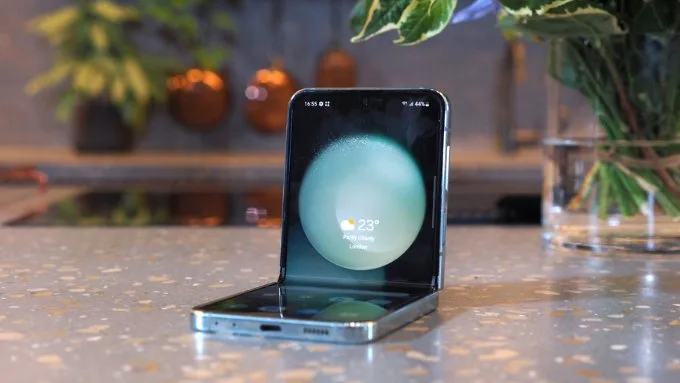 Galaxy Z Flip 5 - Điện thoại dưới 15 triệu đáng mua