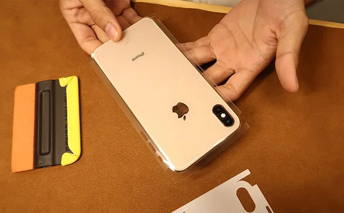 Dán dẻo mặt sau iPhone chống trầy xước