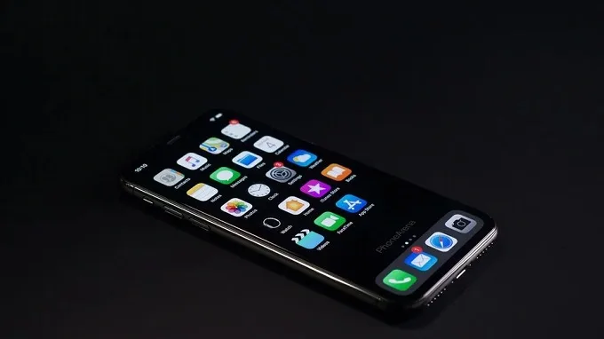 iOS 3 đem đến chế độ tối Night Mode hoàn chỉnh