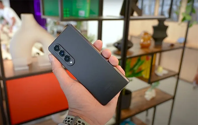 Galaxy Z Fold 4 màu đen huyền bí