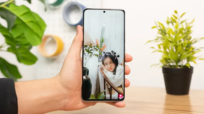 Xiaomi 13 Pro và Xiaomi 12 Pro có kích thước màn hình giống nhau