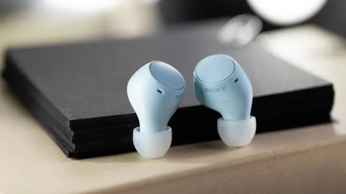 Phần earbuds được thiết kế nhỏ và nhẹ