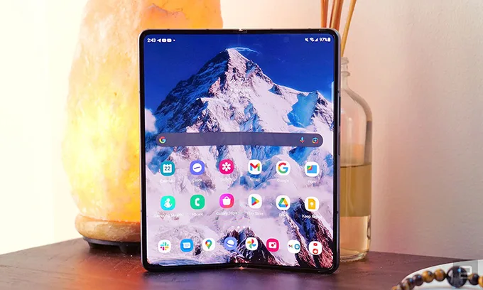 So sánh chi tiết Samsung Galaxy Z Fold 4 và Galaxy Tab S8 Ultra: Mức giá