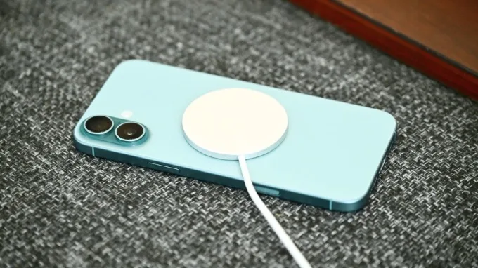 iPhone 16 hỗ trợ công nghệ sạc không dây MagSafe và chuẩn Qi2