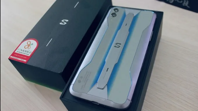 Black Shark 2 Pro màu bạc mạnh mẽ