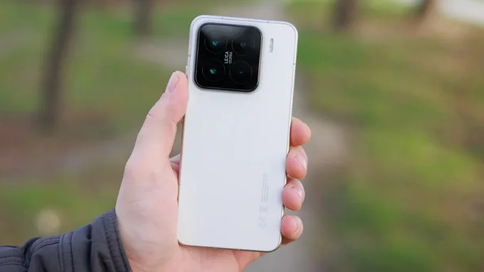 Xiaomi 15 lại mang dáng dấp của một chiếc flagship đúng nghĩa