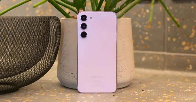 Pin trâu 3,900mAh kèm sạc nhanh 25W, thoải mái chiến game tẹt ga