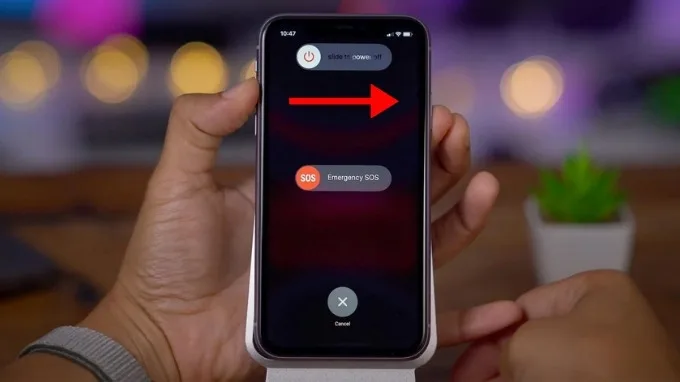Khởi động lại iPhone