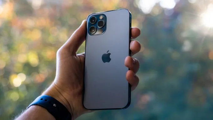 Có nên mua iPhone 12 Pro Max cũ không?