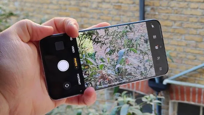 So sánh Oppo Reno 13 Pro và Galaxy S25 cũ về camera