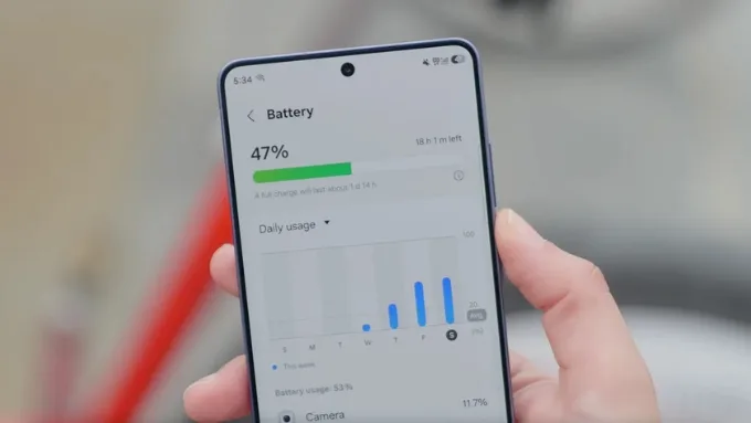 Pin là điểm nhấn khi so sánh Samsung Galaxy S26 Ultra vs iPhone 17e