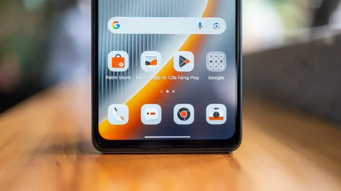 Điểm hạn chế duy nhất của màn hình Tecno Pova 7 có lẽ nằm ở phần viền dưới hơi dày