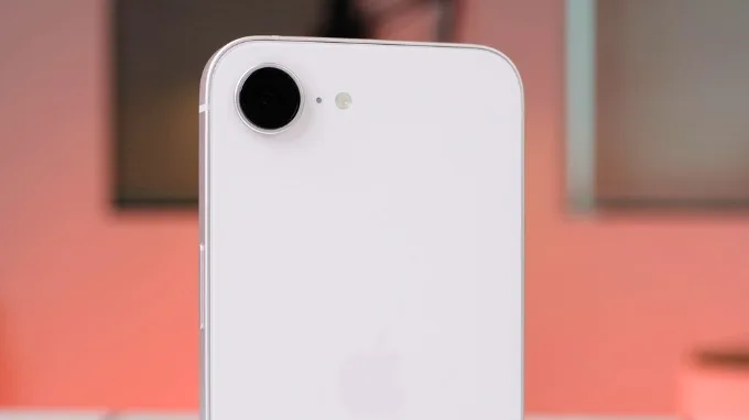 Trong khi đó, iPhone 17e chỉ có duy nhất một camera chính 48MP
