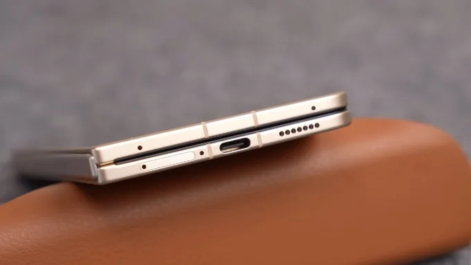 Pin là điểm nhấn khi so sánh Oppo Find N6 vs Samsung Galaxy Z Fold 7