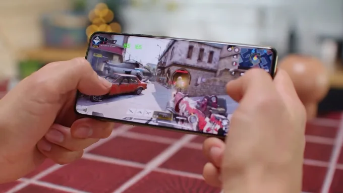 Motorola Signature được trang bị vi xử lý Snapdragon 8 Gen 5