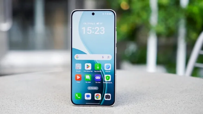 Cả hai thiết bị đều sử dụng tấm nền AMOLED chất lượng cao với kích thước đường chéo 6.59 inch