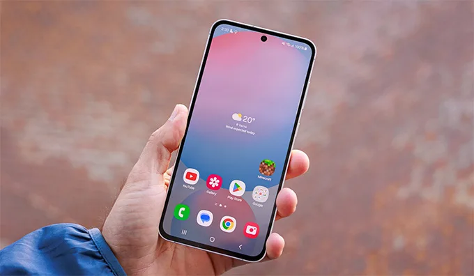Màn hình Samsung S24 FE và Samsung S24 Plus đều có kích thước 6.7 inch