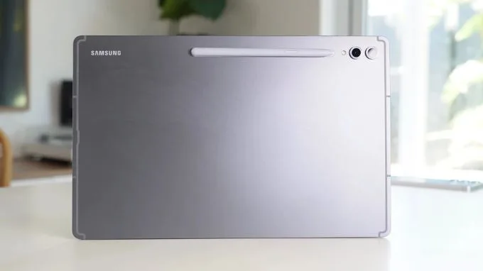 Thiết kế bên ngoài Galaxy S10 Ultra